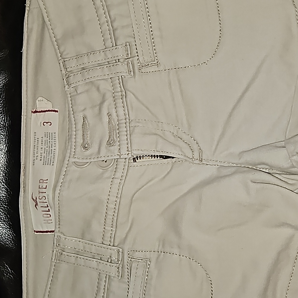 Shorts - Picture 2 of 4